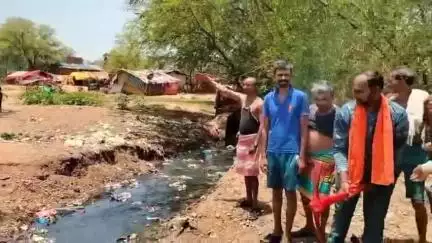 गंडई में 2 लाख 5 हजार के नाली निर्माण कार्य का भूमिपूजन वार्ड पार्षद देवांगन ने किया