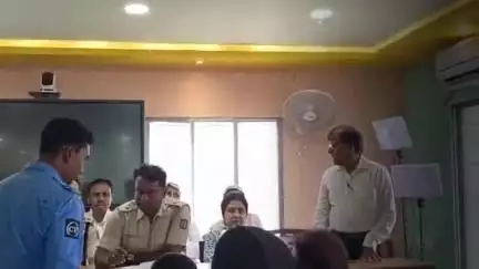 হাসনাবাদ: পবিত্র ঈদুল আযহা উপলক্ষে হাসনাবাদ থানার উদ্যোগে মসজিদের ইমামদের নিয়ে বিশেষ বৈঠক অনুষ্ঠিত হলো