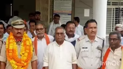 त्योंथर: बीएसएफ से रिटायरमेंट के बाद चंद्रपुर के प्रमोद तिवारी का घर वापसी पर हुआ भव्य स्वागत