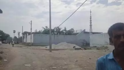 सहावर: बेहटा गाँव में बिजली के पोल से झूल रहा बिजली का तार, ग्रामीणों ने जताई हादसे की आशंका