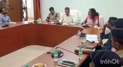 घोरावल: लोढ़ी स्थित सर्किट हाउस में डीएम ने सिविल डिफेंस का शुभारंभ किया