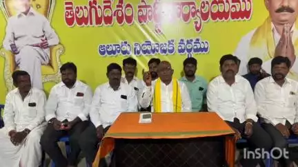 ఆలూరు: గత ప్రభుత్వంలో అన్ని వర్గాలను వెన్నుపోటు పొడిచిన చరిత్ర జగన్ రెడ్డి దే అని ఆరోపించిన, ఆలూరు టిడిపి ఇన్చార్జ్ వీరభద్ర గౌడ