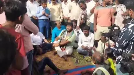 ಚಿಕ್ಕಬಳ್ಳಾಪುರ: ನಮ್ಮೂರಿಗೆ ನಮ್ಮ ಶಾಸಕ ಕಾರ್ಯಕ್ರಮ ದಡಿ ಹಿರೇನಾಗವಲ್ಲಿ ಗ್ರಾಮಕ್ಕೆ ಭೇಟಿ ನೀಡಿದ ಶಾಸಕ ಪ್ರದೀಪ್ ಈಶ್ವರ್