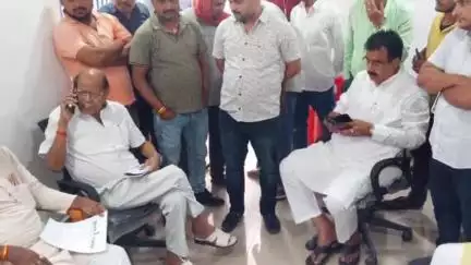 बोध गया: बोधगया स्थित NH 22 टॉल प्लाजा के प्रबंधक और पदाधिकारियों से गया सांसद प्रतिनिधि रोमित कुमार ने की मुलाकात