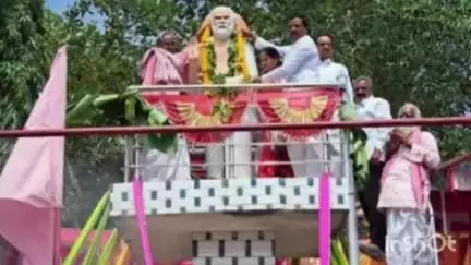 चंद्रपूर: पिटीगुडा येथे बंजारा समाजाचे धर्मगुरू बाल ब्रम्हचारी संत रामराव महाराजांच्या पूर्णाकृती पुतळ्याचे अनावरण