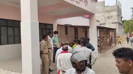 खलीलाबाद: ग्राम बिसौवा में एक्सीडेंट में मृतक के परिवार को जिलाचिकित्सालय से मिली गलत सूचना, गोरखपुर में घंटों तलाश करते रहे परिजन