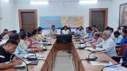 कुरई: कलेक्ट्रेट में कलेक्टर और एसपी ने अतिवर्षा व बाढ़ से निपटने की तैयारियों की समीक्षा की
