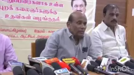 மதுரை தெற்கு: ஆட்சியரகத்தில் நாட்டுப்புற கலைஞர்களுக்கு ₹9.20 லட்சம் மதிப்பில் நலத்திட்ட உதவிகளை வழங்கிய தமிழ்நாடு இயல் இசை நாடக மன்ற தலைவர்