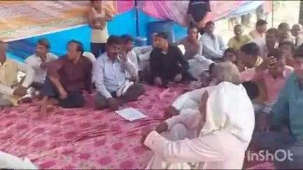 सादाबाद: बास वित्ता में तीसरे दिन भी ग्रामीणों की भूख हड़ताल जारी, विकास संबंधी 8 सूत्रीय मांगों को लेकर जारी है हड़ताल