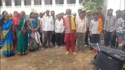 छिंदवाड़ा नगर: बाड़ाबाड़ी के ग्रामीणों ने कलेक्टर से की शिकायत आने जाने के रास्ते पर रसूखदारों ने कर लिया है 
#jansamasya