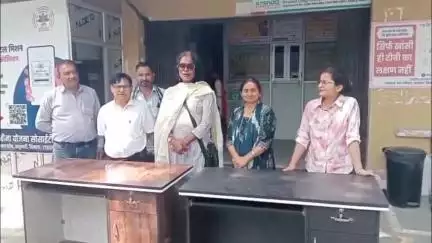घनारी: समाजसेवी जीनत महंत ने सिविल अस्पताल गगरेट को दो टेबल भेंट किए