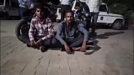 ગાંધીનગર: સેક્ટર 7 પોલીસ સ્ટેશન વિસ્તારમાંથી ચોરીના બાઈક સાથે બે શખ્સોને લોકલ ક્રાઈમ બ્રાન્ચે ઝડપી પાડયા
