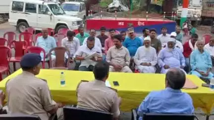 डोमचांच: डोमचांच थाना प्रांगण में शांति समिति की बैठक संपन्न, बकरीद को शांति से मनाने का निर्णय