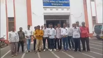 छिंदवाड़ा नगर: नागलवाड़ी गांव के किसानों से एक कंपनी ने खरीदा आलू 53 लाख रुपए का रुका भुगतान कलेक्टर से की गई शिकायत
#jansamasya