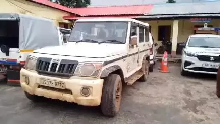 বিশালগড়: বক্সনগর ভেলুওয়াচর উদ্ধার বিশালগড় থানার ওসির ছিনতাই হওয়া গাড়ি