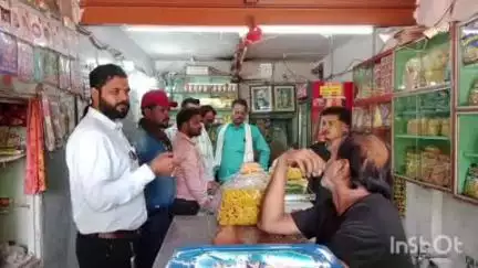 धमतरी: शहर के 14 दुकानों पर निगम ने स्वच्छता और प्रतिबंधित पॉलिथीन के खिलाफ की कार्रवाई, लगाया 11 हजार रुपए से ज्यादा का जुर्माना