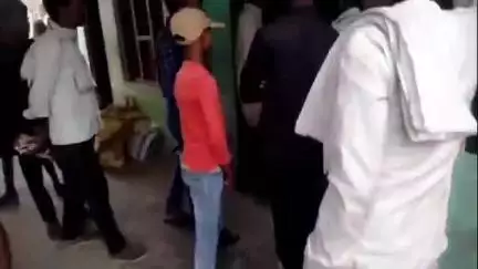 बिसवां: रेउसा क्षेत्र के एक पत्रकार ने कोटेदार पर मारपीट का आरोप लगाते हुए थाने में प्रार्थना पत्र दिया, पुलिस कर रही जांच