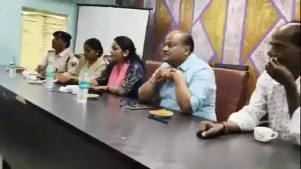 साहेबपुर कमाल: साहेबपुरकमाल प्रखंड परिसर में बकरीद पर्व को लेकर शांति समिति की बैठक आयोजित