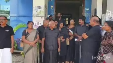 കാർത്തികപ്പള്ളി: എൽ.ഡി.എഫ് ഭരിക്കുന്ന കായംകുളം നഗരസഭ കൗൺസിൽ യോഗത്തിൽ ഭരണകക്ഷി അംഗങ്ങൾ പ്രതിഷേധവുമായി രംഗത്ത്