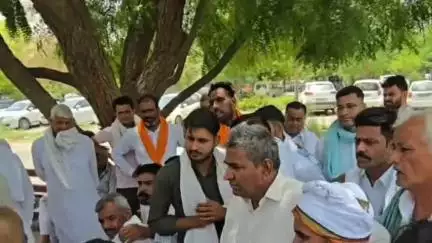 सिरसा: पेयजल समस्या को लेकर ग्रामीण पहुंचे बरनाला रोड स्थित लघुसचिवालय में, डीसी को सौंपा ज्ञापन #जनसमस्या