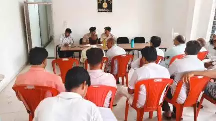 लटेरी: लटेरी थाना परिसर में ईद के त्यौहार को लेकर शांति समिति की बैठक आयोजित की गई