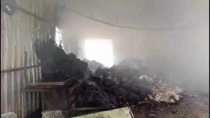 शिरोळ: शहापूरमध्ये गादी कारखान्याला भीषण आग, सुमारे दहा लाखांचे नुकसान; दुर्घटनेची शहापूर पोलिसात नोंद