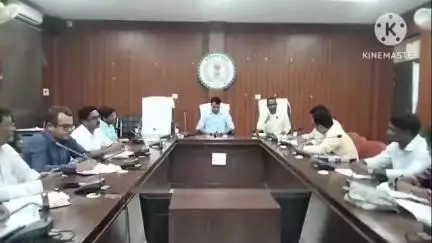 मोर गांव 'मोर पानी महाभियान' को लेकर केसीजी कलेक्टर ने ली बैठक, जल संरक्षण पर दिया जोर