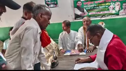 एकंगरसराय: एकंगरसराय राजद कार्यालय में विधायक राकेश कुमार रौशन ने लगाया जनता दरबार, अधिकारियों से समाधान के लिए कहा