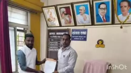 निलंगा: बस स्थानकात आगार प्रमुखांना महाराष्ट्र नवनिर्माण सेनेच्या वतीने प्रवाशांच्या गैरसोयीबद्दल निवेदन