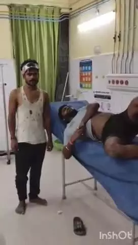 महुआ: महुआ थाना क्षेत्र फुलवरिया में दो पक्षों में मारपीट, एक व्यक्ति गंभीर रूप से घायल