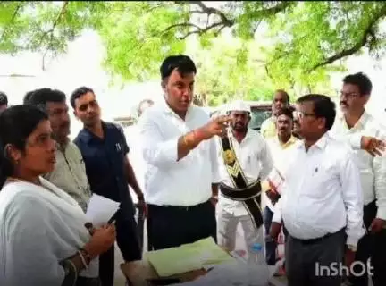 ఇల్లంతకుంట: భూభారతి చట్టం ద్వారా సమస్యల పరిష్కారానికి కృషి: సిరిసిల్ల కలెక్టర్ సందీప్ కుమార్ ఝా