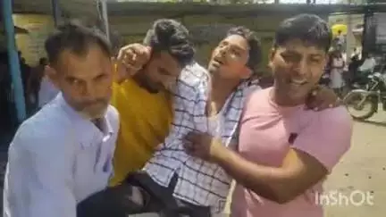 हेरहंज: कारीमाटी घाटी में बाराती वाहन दुर्घटनाग्रस्त, दूल्हा-दुल्हन समेत चार घायल, एक रेफर
