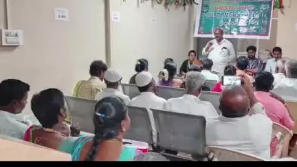 పలమనేరు: బైరెడ్డిపల్లి: డిసిసి బ్యాంక్ ద్వారా కస్టమర్స్ మీట్, ఖాతాదారులకు కీలక విషయాలు వెల్లడించగా  పాల్గొన్న జిల్లా అధికారులు