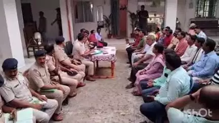कुंडहित: कुंडहित थाना परिसर में बकरीद त्यौहार को लेकर शांति समिति की बैठक हुई