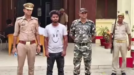 नौतनवा: वाल्मीकि नगर के पास नशीली दवाओं की खेप के साथ एक व्यक्ति को किया गया गिरफ्तार