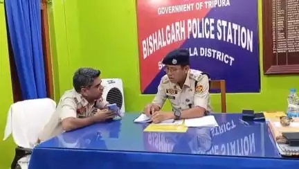 বিশালগড়: ১১৫০০০০ টাকা ও ওসির গাড়ি ছিনতাইয়ের ঘটনায় বিশালগড় থানায় এসপি-র সাংবাদিক সম্মেলন