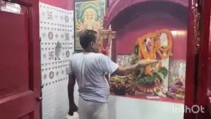 महुआ: महुआ के पुरानी बाजार स्थित महावीर मंदिर परिसर में मंगलवार शाम को सामूहिक हनुमान चालीसा पाठ का आयोजन