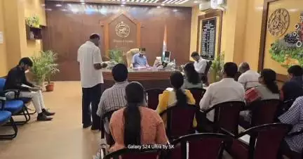 ଅନୁଗୋଳ: ଜିଲ୍ଲାପାଳଙ୍କ କାର୍ଯ୍ୟାଳୟ ପରିସରରେ ଜିଲ୍ଲା କମିଟିର ବୈଠକ ଅନୁଷ୍ଠିତ