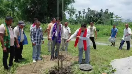 দাংতল ৰাজহ চক্ৰ: দোদ্ৰাগুৰিত অংগনৱাড়ী কেন্দ্ৰ নিৰ্মাণৰ আধাৰশিলা স্থাপন কৰে চিদলীৰ বিধায়ক নিৰ্মল কুমাৰ ব্ৰহ্মই