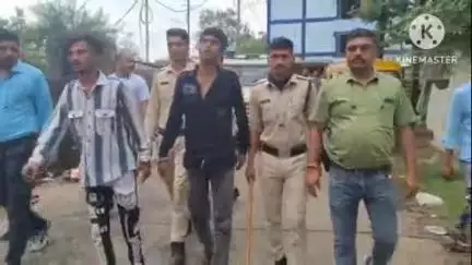 हुज़ूर: शाहजहानाबाद थाना पुलिस ने दो आदतन बदमाशों को किया गिरफ्तार, इलाके में निकाला जुलूस