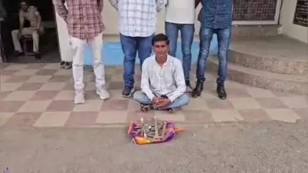 તળાજા: અલંગમાંથી ચોરી કરેલા લોખંડના મુદ્દામાલ સાથે એક આરોપીને ઝડપી પાડતી ભાવનગર લોકલ ક્રાઈમ બ્રાન્ચ