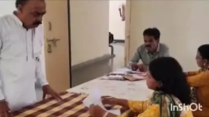 सिवनी मालवा: सिवनी मालवा तहसील कार्यालय में जनसुनवाई का हुआ आयोजन, नायब तहसीलदार ने शिकायतों का निराकरण करने के दिए निर्देश