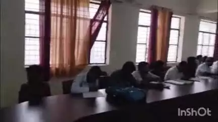 दातागंज: दातागंज उपजिलाधिकारी ने तहसील परिसर में लेखपाल और कानूनगो के IGRS निस्तारण को लेकर की बैठक
