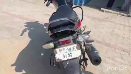 डुमरांव: गोपालडेरा के पास पिकअप चालक ने एलआईसी एजेंट को टक्कर मारी, हालत गंभीर, ग्राहक से पैसे लेने जा रहा था