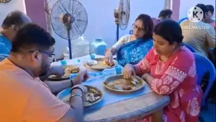 বাঁকুড়া ১: রামপুরে শ্রী শ্রী লোকনাথ বাবার তিরোধান দিবস ও পূজা উপলক্ষে নরনারায়ন সেবা
