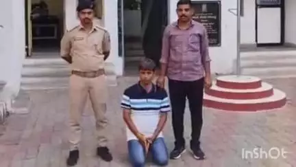 નવસારી: મરોલી પોલીસ સ્ટેશનના સાયબર ફ્રોડના ગુનામાં સંડોવાયેલા વોન્ટેડ આરોપીને એલસીબી પોલીસે રાજકોટ ખાતેથી ઝડપી પાડ્યો
