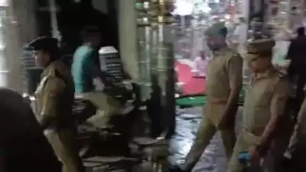 कर्वी: आगामी बकरीद त्योहार के दृष्टिगत, क्षेत्राधिकारी नगर ने कर्वी शहर में सुरक्षा व्यवस्था का लिया जायजा