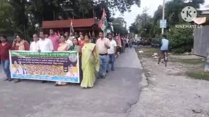মাথাভাঙা ১: বিজেপির বাংলার প্রতি চক্রান্তের বিরুদ্ধে তৃণমূল যুব পক্ষ থেকে মাথাভাঙ্গা শহরের প্রতিবাদ মিছিল