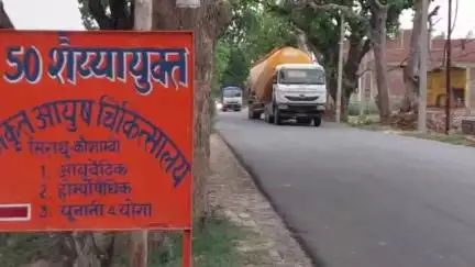 सिराथू: सिराथू-धाता मार्ग पर अनियंत्रित होकर दौड़ रहे बड़े वाहनों के कारण दिक्कत, बुजुर्गों ने कहा-सड़क पर चलना दूभर #jansamasya