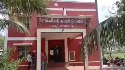 மண்மங்கலம்: வாங்க பாளையம் பேருந்து அருகே இருசக்கர வாகனத்தின் மீது ஆம்னி வேன் மோதி விபத்து ஒருவர் படுகாயம்